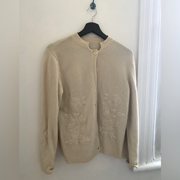Sweaters - Beige vintage cardigan